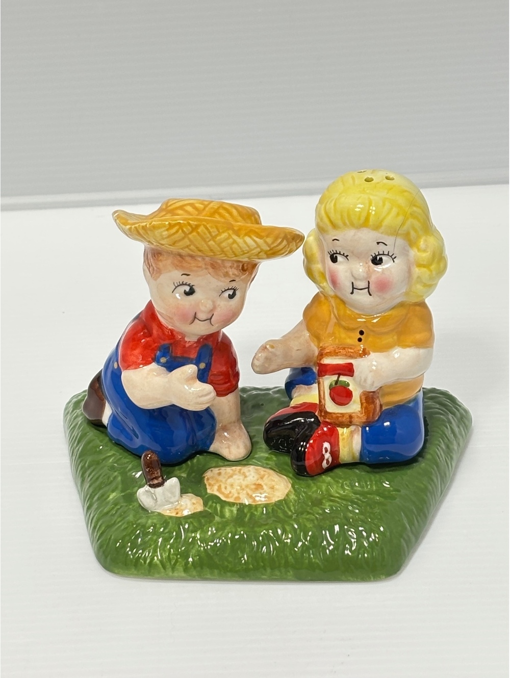 Vintage Campbell Soup Kids Salt and Pepper Shakers Boy Girl Garden 2002 Harvest